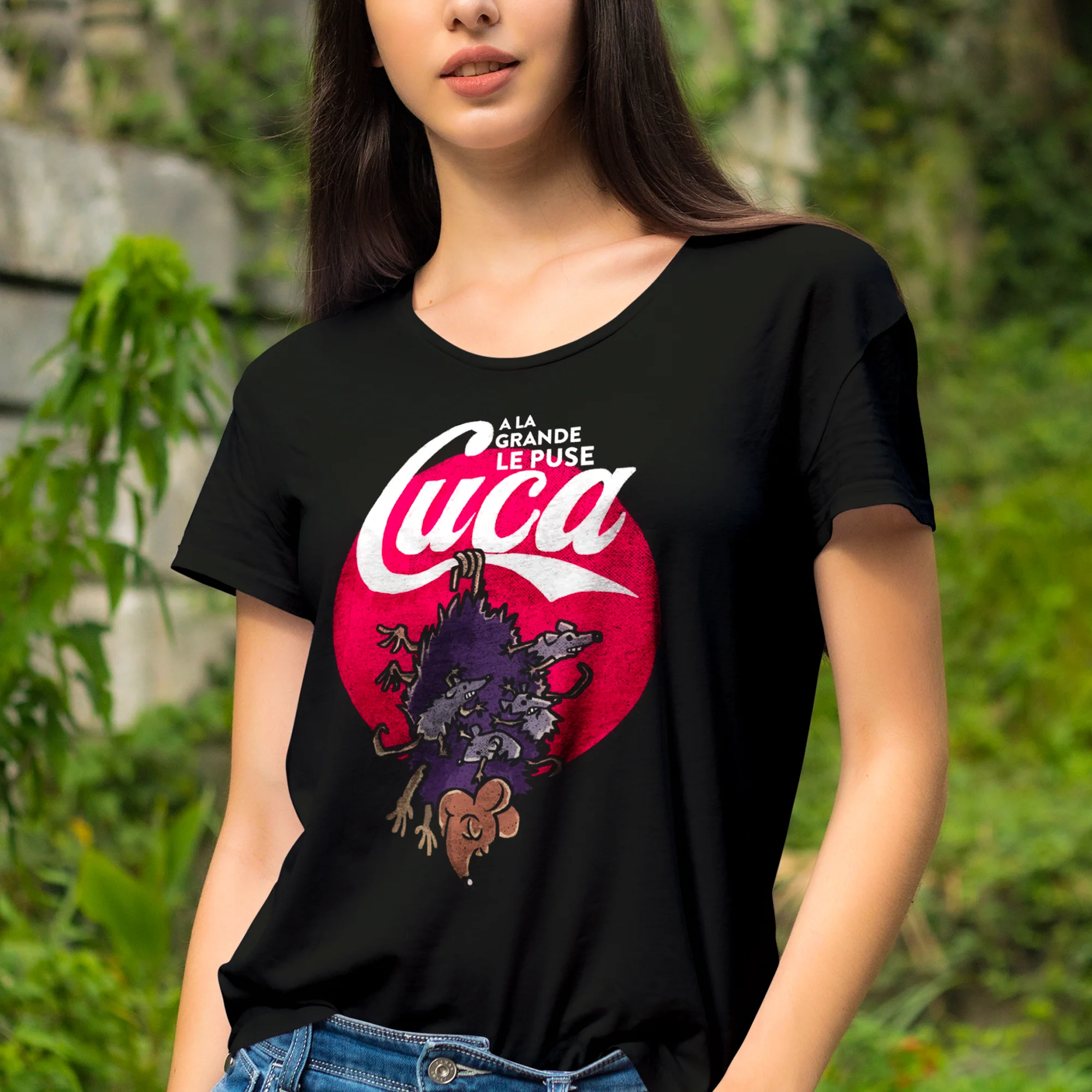 A la Grande le Puse Cuca de @SimpsonitoMX - Playera DAMA - Image 2