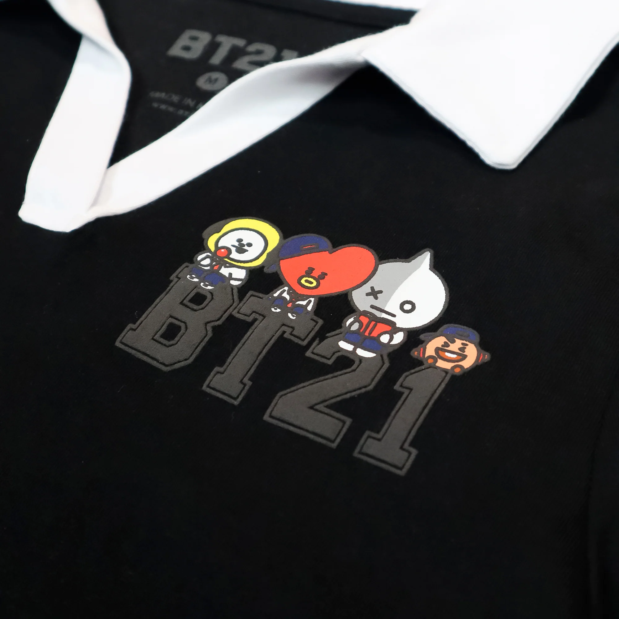 BTS Negro/Blanco - Playera JUVENIL Licencia BTS™ - Image 3